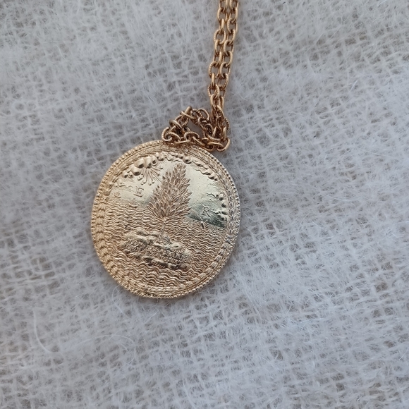 Museum Replica of Elizabethan English Pendant - Picture 5 of 8